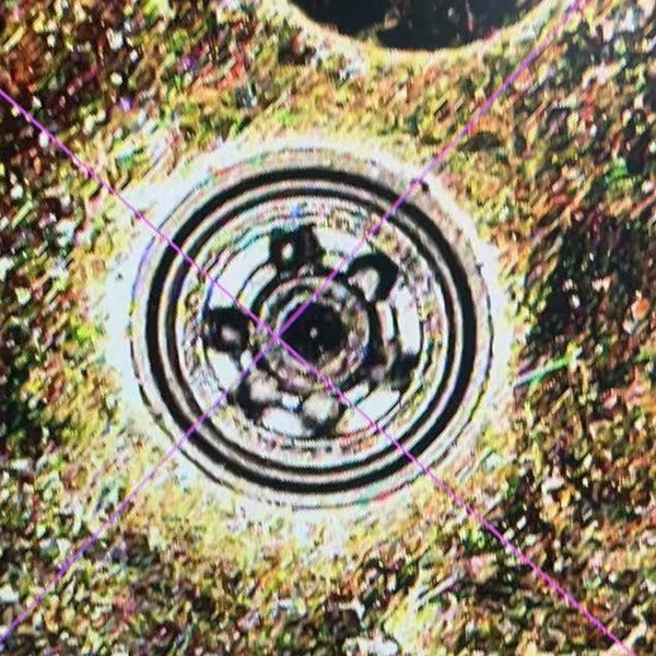 影像测量仪下的焊点(屏幕翻拍) 影像测量仪下的精密激光焊点